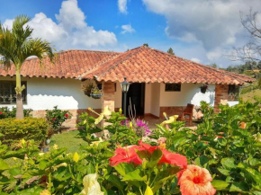 CASA CAMPESTRE frente Acuarela -Mesa de los Santos